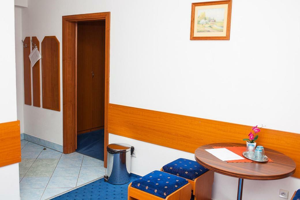 Oravsky Biely Potok Penzion Centrum מראה חיצוני תמונה