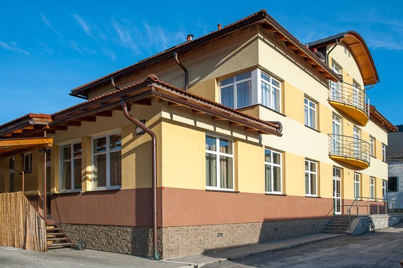 Oravsky Biely Potok Penzion Centrum מראה חיצוני תמונה